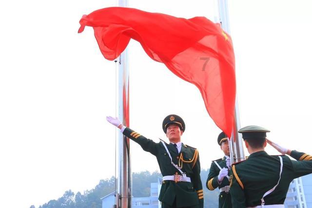 这个女人死后皇帝下旨好生照料,灵柩回乡路上官员沿路跪拜